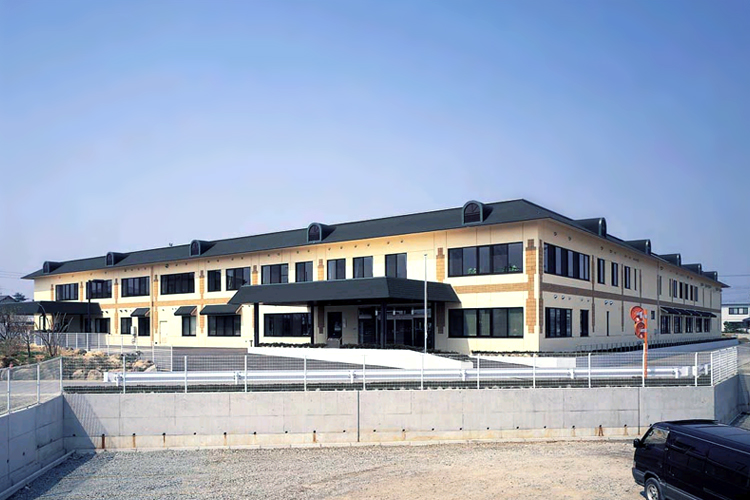 1996年開設の介護老人保健施設「ゴールドメディア」は総合南東北病院に隣接
